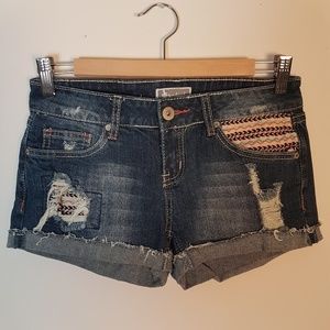 Distressed jean shorts with embroidery size 3.